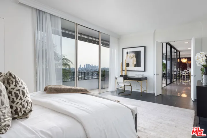 1100 Alta Loma Road 16b, West Hollywood, California 90069