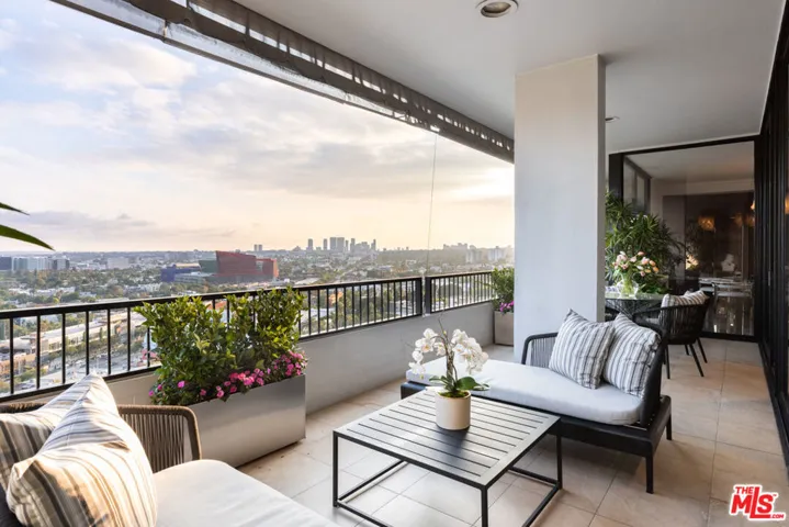 1100 Alta Loma Road 16b, West Hollywood, California 90069