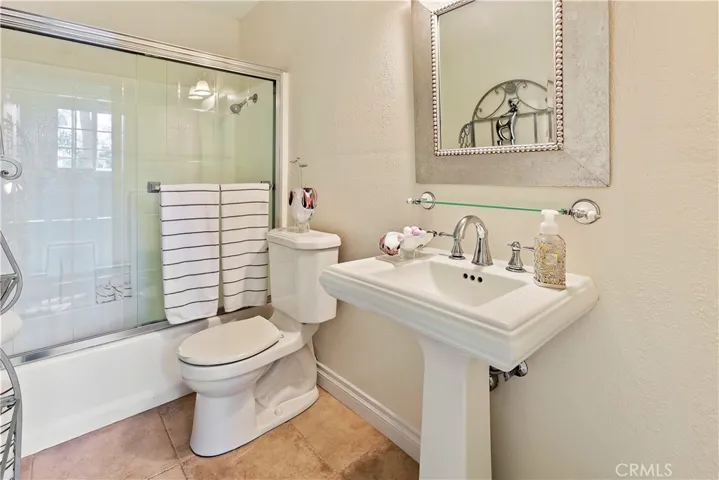 2nd Bathroom with shower and tub