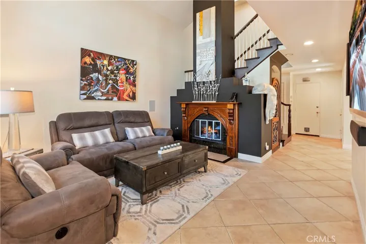Living room with Fireplace