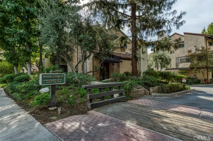 21900 Marylee Street 284, Woodland Hills, California 91367