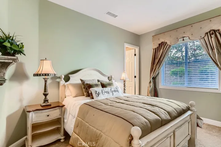Downstairs guest bedroom with on-suite bathroom