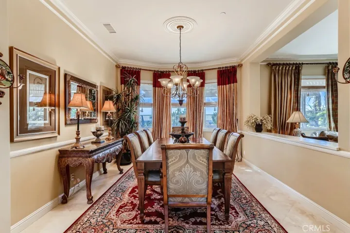 Formal dinning room