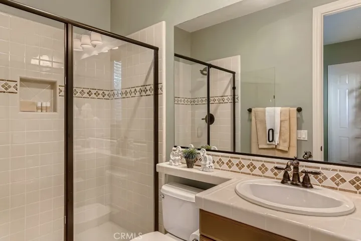 Guest bedroom on-suite bathroom