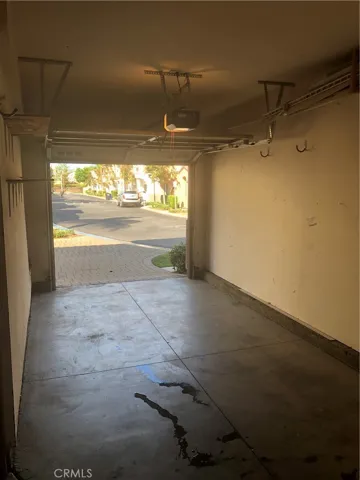 Garage 2-direct access to home