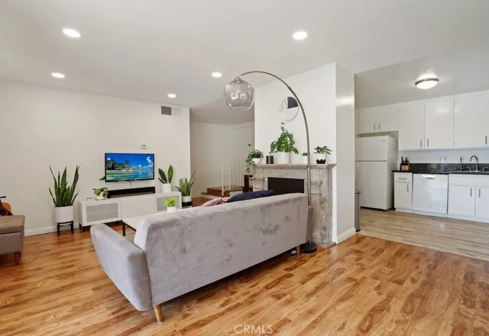 125 N Allen Avenue 214, Pasadena, California 91106