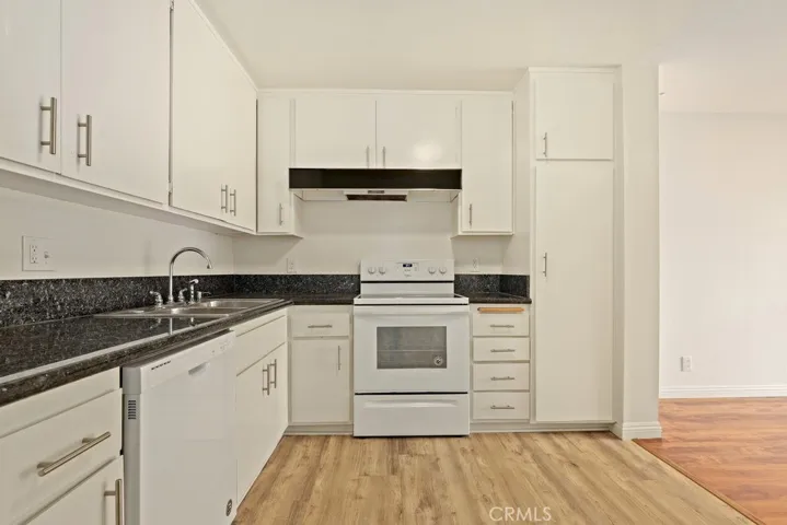 125 N Allen Avenue 214, Pasadena, California 91106
