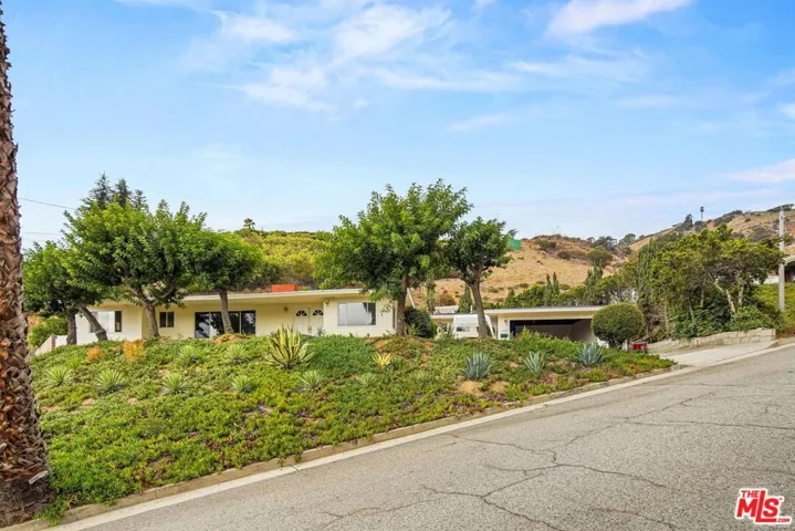 1635 Hazbeth Lane, Glendale, California 91202