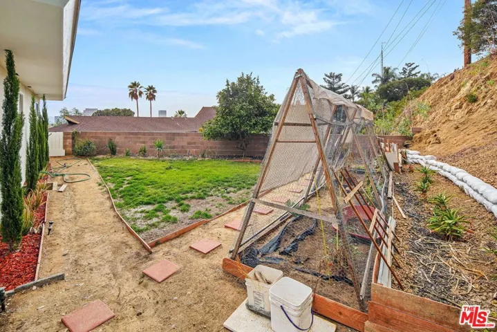 1635 Hazbeth Lane, Glendale, California 91202