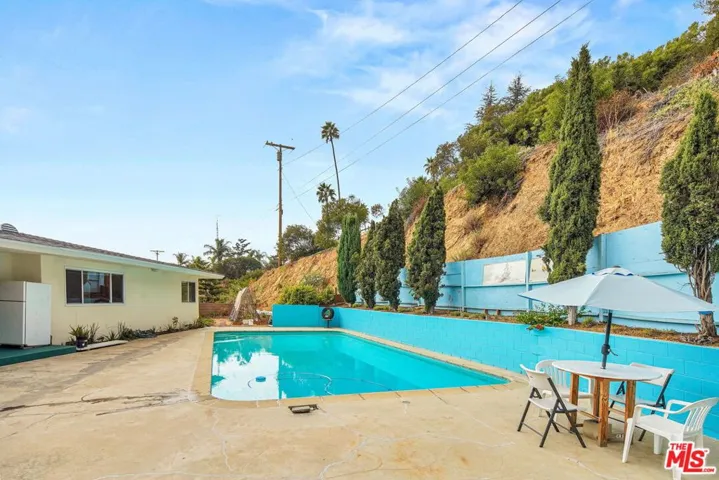 1635 Hazbeth Lane, Glendale, California 91202