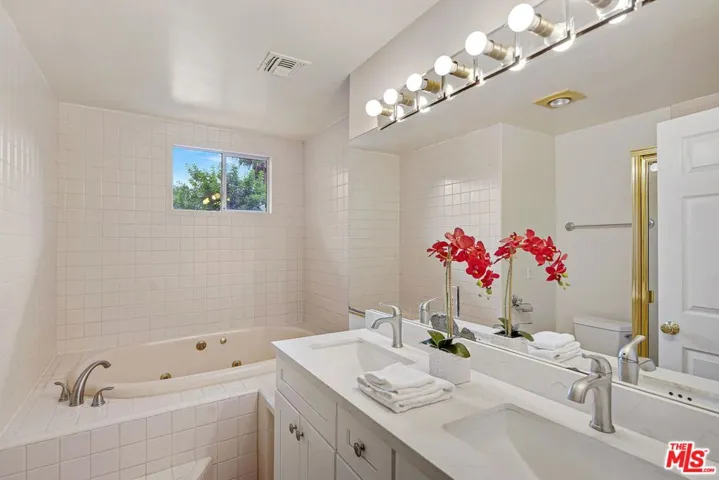 1635 Hazbeth Lane, Glendale, California 91202