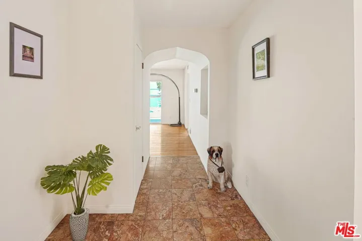 1635 Hazbeth Lane, Glendale, California 91202