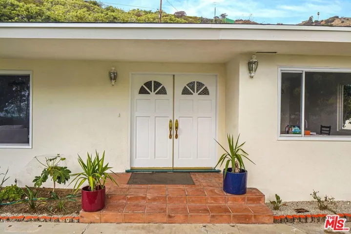 1635 Hazbeth Lane, Glendale, California 91202