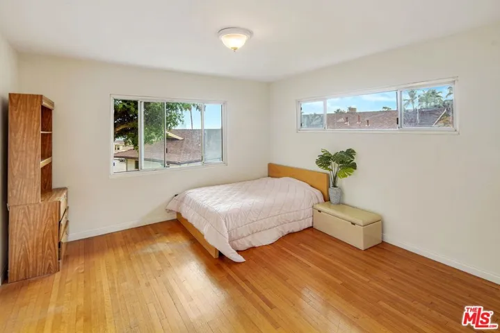 1635 Hazbeth Lane, Glendale, California 91202
