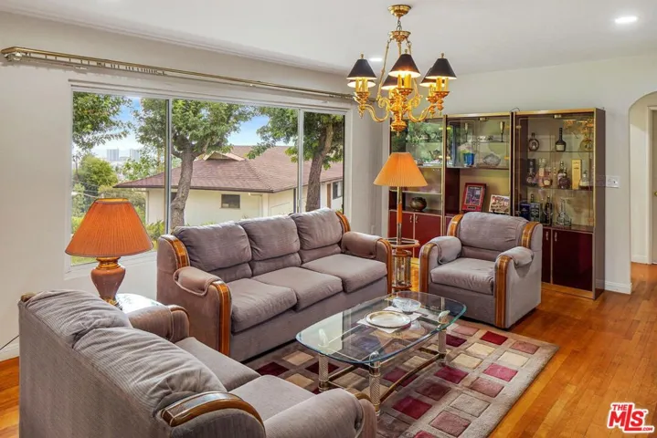 1635 Hazbeth Lane, Glendale, California 91202