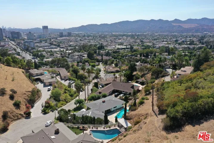 1635 Hazbeth Lane, Glendale, California 91202