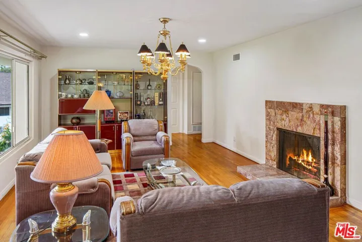 1635 Hazbeth Lane, Glendale, California 91202