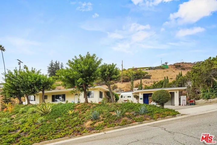 1635 Hazbeth Lane, Glendale, California 91202