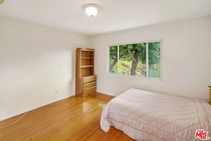 1635 Hazbeth Lane, Glendale, California 91202