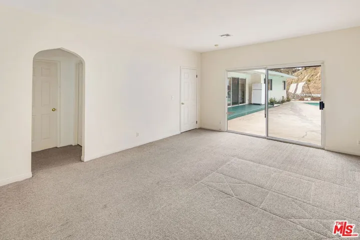 1635 Hazbeth Lane, Glendale, California 91202