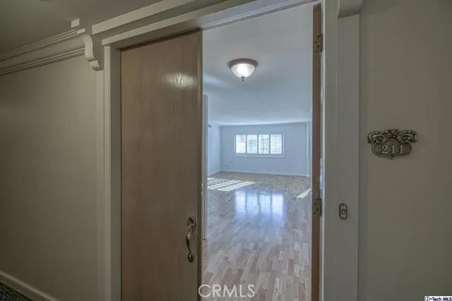 10707 Camarillo Street 211, North Hollywood, California 91602
