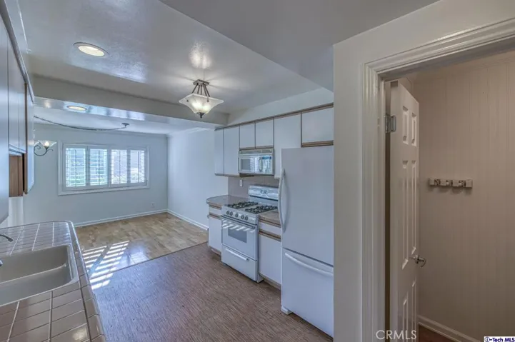 10707 Camarillo Street 211, North Hollywood, California 91602
