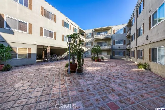10707 Camarillo Street 211, North Hollywood, California 91602