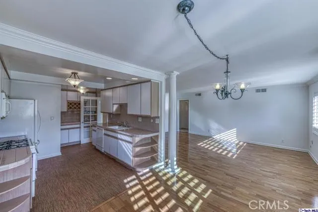 10707 Camarillo Street 211, North Hollywood, California 91602