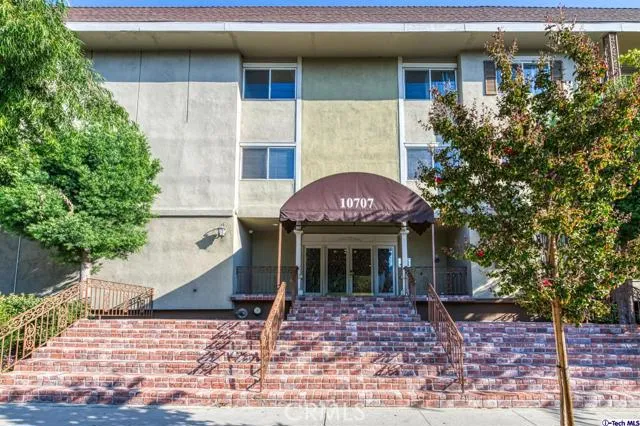 10707 Camarillo Street 211, North Hollywood, California 91602