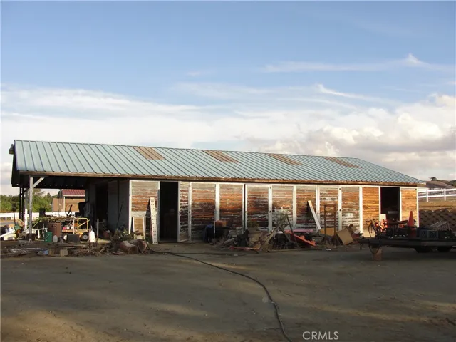 Multiple doors allow for great ventilation for horses