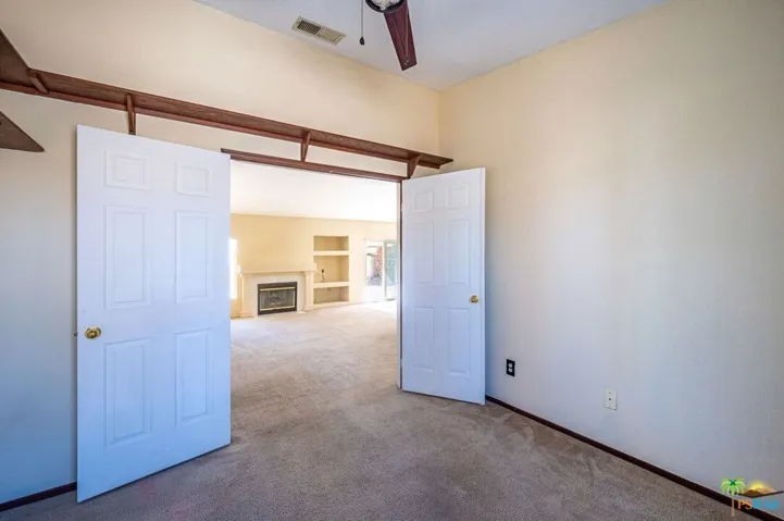 Front/middle bedroom