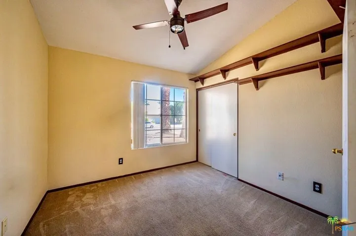 Front/middle bedroom