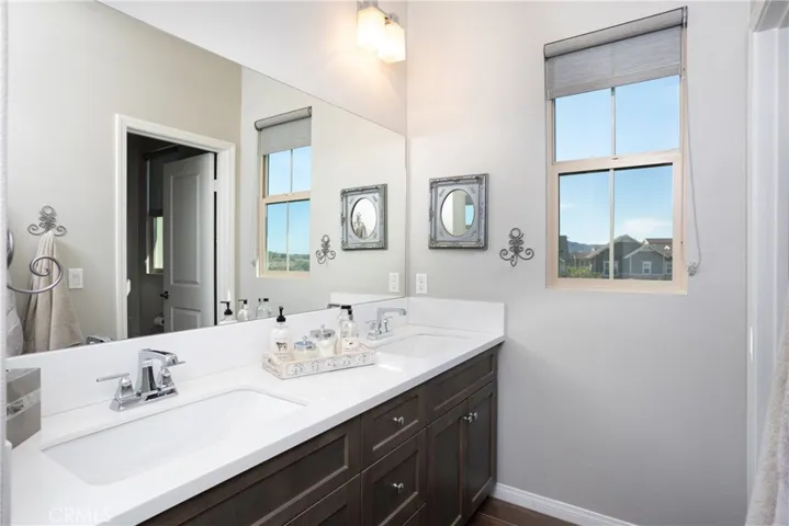 Secondary upstairs bathroom