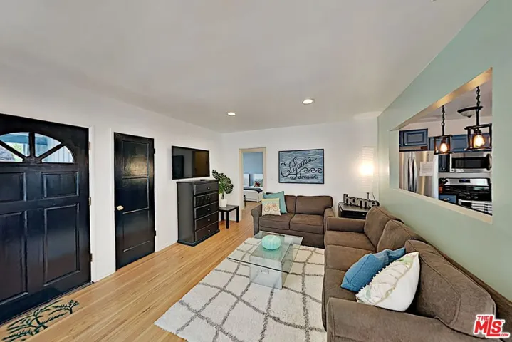 6306 Morella Avenue, North Hollywood, California 91606