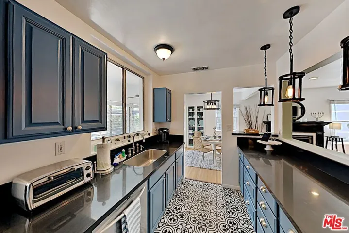 6306 Morella Avenue, North Hollywood, California 91606