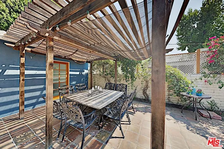 6306 Morella Avenue, North Hollywood, California 91606