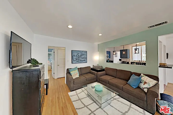 6306 Morella Avenue, North Hollywood, California 91606