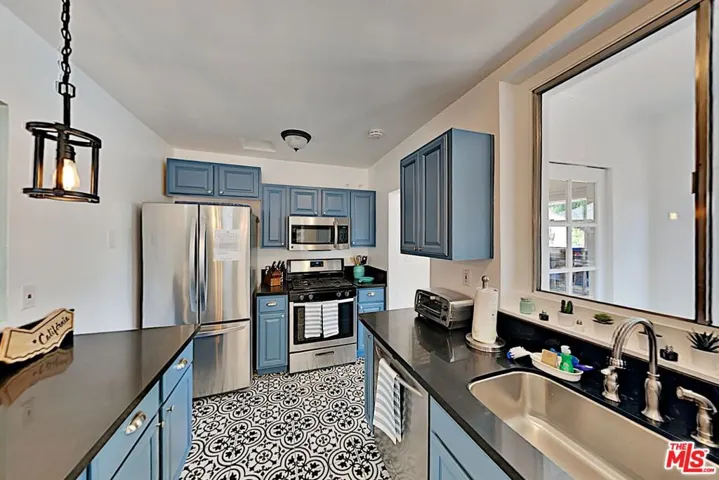 6306 Morella Avenue, North Hollywood, California 91606