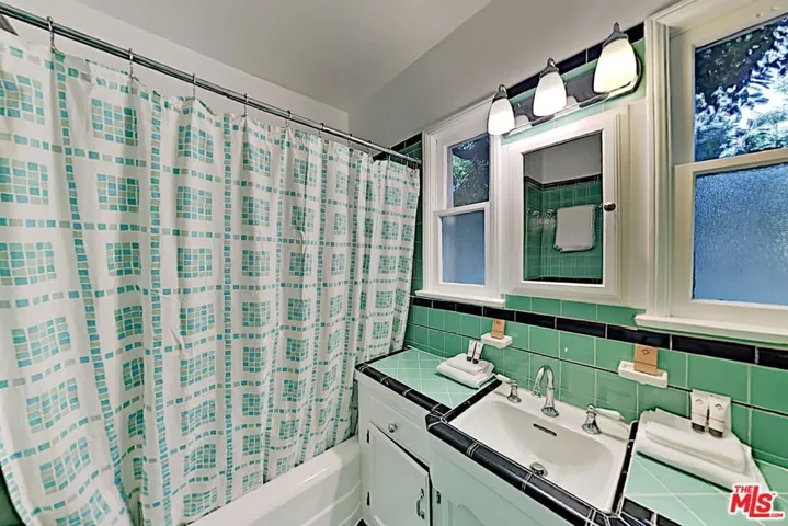 6306 Morella Avenue, North Hollywood, California 91606