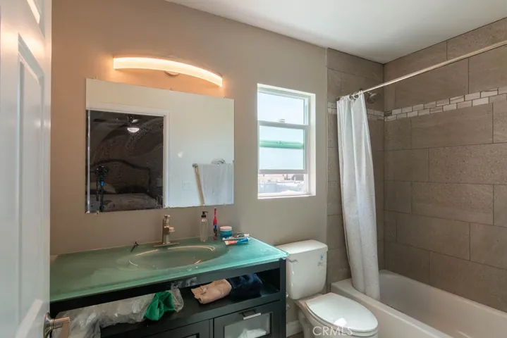 9324 California Avenue, South Gate, California 90280