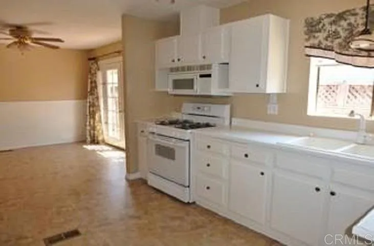 2312 Azure Lane, Vista, California 92081