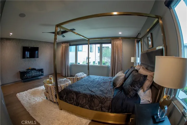 59 Iluna, Irvine, California 92618