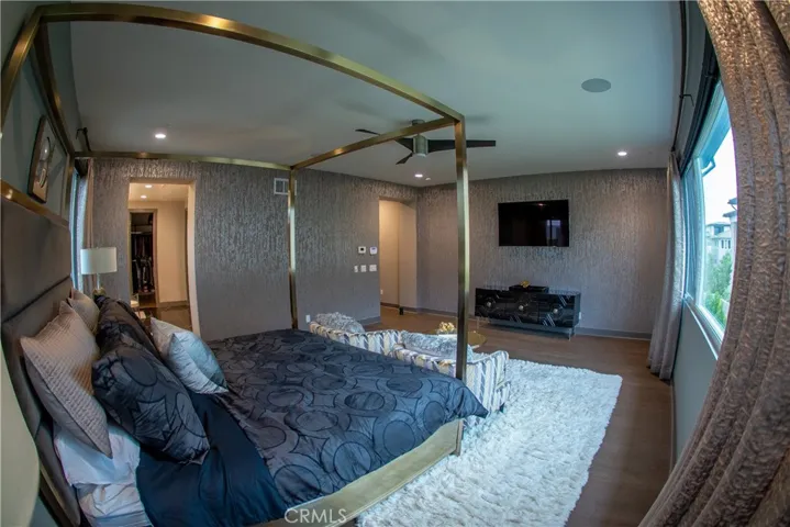 59 Iluna, Irvine, California 92618