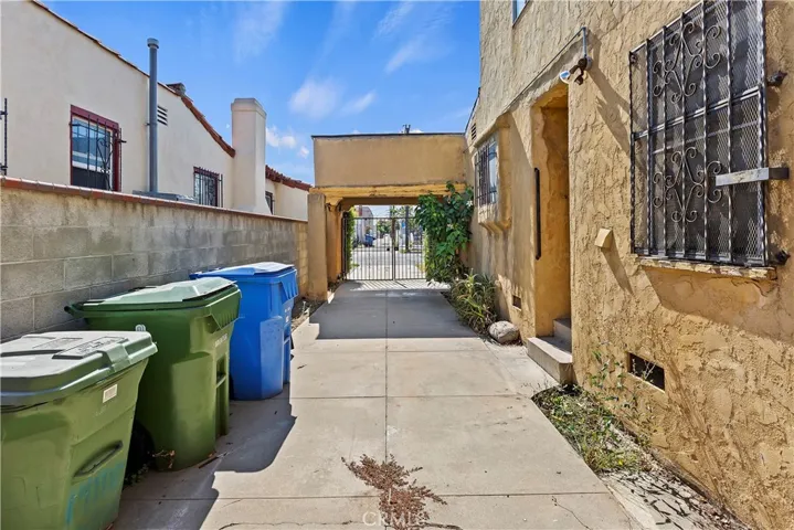 1411 W 87th Street, Los Angeles, California 90047