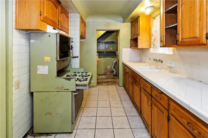 1411 W 87th Street, Los Angeles, California 90047