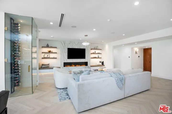 1333 S Beverly Glen Boulevard 305, Los Angeles, California 90024