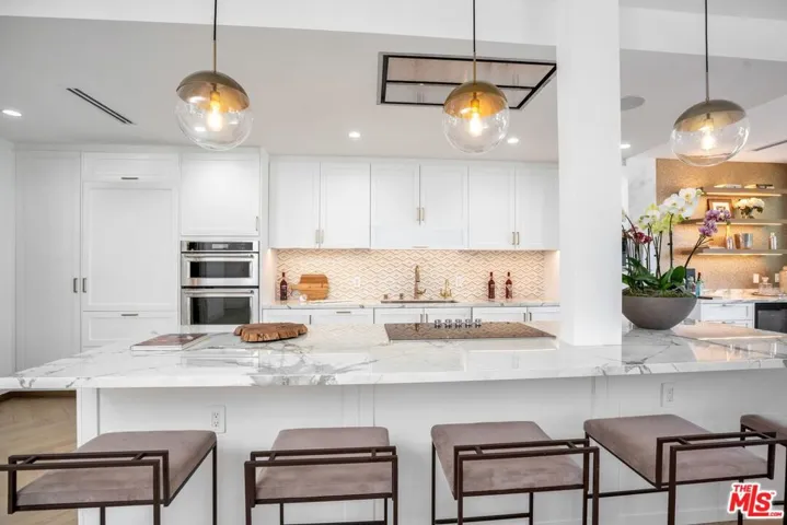 1333 S Beverly Glen Boulevard 305, Los Angeles, California 90024