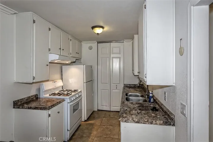 10721 Maple Avenue, Hesperia, California 92345