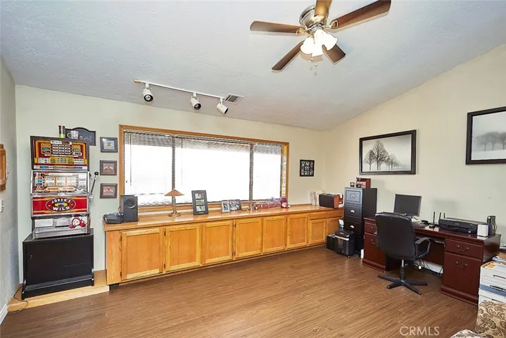 10375 Deep Creek Road, Apple Valley, California 92308