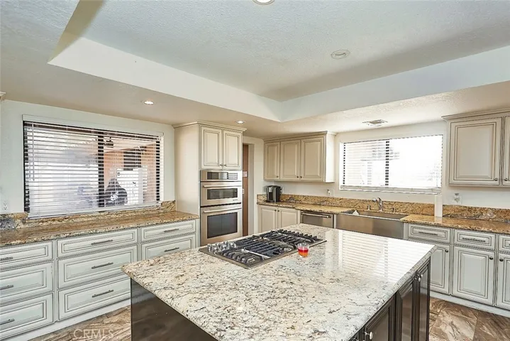 10375 Deep Creek Road, Apple Valley, California 92308